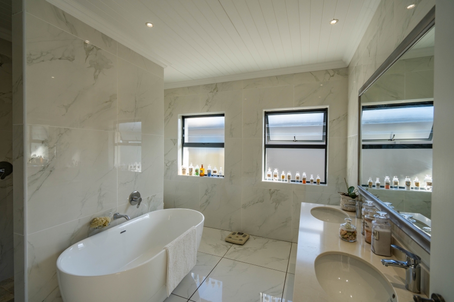 4 Bedroom Property for Sale in Kenton On Sea Eastern Cape